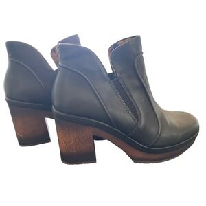 Korks‎ Black Faux Leather Wood Heel Ankle Booties Size 9.5M Women's Shoes
